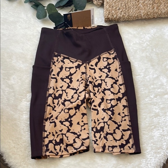 Black High-Waisted Stretch Leggings - Picture 2 of 5